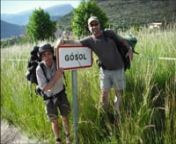 Sisco Vela i Ramón Vicente presentennMerrindo, l’últim càtarnL’any 2008 i 2009, els nostres viatgers vannemprendre la Ruta dels Càtars: un camíntransversal pels Pirineus que els va portarnde Montsegur a Puigcerdà i d’Escaldesna Gòsol. L’objectiu era triple: fugir de lesntradicionals caminades de pelegrinatge,ndesplaçar-se en completa autosuficiènciani emprendre els senders dels antics càtarsntant a nivell físic com a nivell espiritual.nDies de solitud, de desesperació o denca