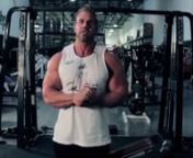 👉 TRAIN WITH 4X MR.O JAY CUTLER - 2 Arm Dumbell Row (Supinated Grip) n✅ Keep The #Chest Stationary On Platform n✔️ Focus on 8 to 12 Repsn📍Squeeze The #Latsn💥 V Taper nnStay tuned for more! @jaycutler @cutler_nutrition @bpi_sports
