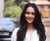 Oye hoye! Aaj toh din hi ban gaya… Miss World 2017 Manushi Chhillar resumes back to work on Akshay Kumar starrer Prithviraj. The enchantress Manushi was clicked arriving at the Yash Raj Films studio in Andheri. Finally! We got to witness this beauty after so long!!! She looked stylish in a knotted boyfriend shirt and a pair of denim. Also, we snapped another Instagram young sensations… Any guesses? Well, none other than Riaz and Avneet Kaur at the Mumbai airport. Watch the full video.
