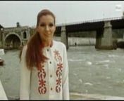 Iva Zanicchi canta Zingara in una clip del 1969 (canzone con cui vinse nello stesso anno il Festival di Sanremo in coppia con Bobby Solo)