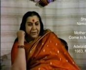 Excerpt of a talk by Shri Mataji Nirmala Devi Original talk: https://www.amruta.org/1983/03/04/devi-puja-in-adelaide-1983/ _____________________________nLes gens ont des idées sur la sympathie, la gentillesse envers les autres et la compassion envers les autres. Mais qu&#39;est-ce qu&#39;une compassion de l&#39;homme ? Il ne fait rien, il ne fait que parler, pendant que la compassion de Dieu agit. Elle fonctionne. Elle fonctionne avec les gens. Elle ne dit pas cela,