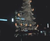 Archival footage shot by an English filmmaker at Christmastime 1967.nnIt contains stock footage of London at night: the Christmas tree in Trafalgar Square, Christmas decorations in various places of the West End (Selfridges Department Store, Simpsons of Piccadilly, Swan &amp; Edgar), shop windows, and more.nnPlease, comment if you recognize more subjects. nnIf you want to watch this video without the watermark and advertising, please visit: nhttps://myoldfilm.comn nIf you want to buy this foot