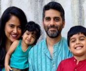 Here’s who Sameera Reddy is married to. Bollywood actress tied the knot with Mumbai-based-businessman Akshai Varde on January 21, 2014. The dazzling South beauty met her husband Akshai Varde at a bike shoot and got along. The adorable pair are blessed with son Hans Varde and daughter Nyra Varde. The actress rose to prominence when she appeared in singer Pankaj Udhas’ music video ‘Aur Aahista’ in 1997. She made her Bollywood debut with Maine Dil Tujhko Diya in 2002. The mother of two took