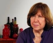 “I saw free people!” In this exclusive interview Belarusian writer and Nobel Prize Laureate Svetlana Alexievich looks back on the 2020 democratic uprising in her home country. “I’d even say I fell in love with my people.”nn“Lukashenko is a guardian of the Soviet era. He tried to stop the time”, Alexievich states. She compares the Belarusian dictator with Stalin or the German Gestapo during the Third Reich. “To even come up with those cruelties…it was inconceivable.”nnAlexievi