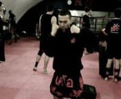 This suitable for complete beginners or people with little experience of muay thai. Students are taught basic striking techniques such as boxing, elbows, knees and kicks. All classes are taught in a safe and friendly environment.