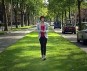 Luchtvervuiling: het blijft een groot probleem voor de stad Amsterdam. De uitstoot van het verkeer en industrie vormen een bedreiging voor de gezondheid van de burgers. nDe Rekenkamer Amsterdam publiceerde, samen met de rekenkamers van Den Haag, Rotterdam en Utrecht,in juni 2011 een onderzoeksrapport naar het luchtkwaliteitsbeleid in de periode 2006-2010. De vraag was:in hoeverre leidt het beleid tot de beoogde resultaten - wordt de lucht wel echt schoner- en welke maatregelen werken wél en