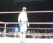 Entrées de Sheamus et John Cena lors du show WWE à Lyon (13/11/09). Après avoir gagné la bataille royale, Sheamus avait gagné le droit d&#39;affronter John Cena pour tenter de lui prendre le championnat de la WWE.nnDescription du show ici : http://web.mac.com/yannhautevelle/Centres_interet/DXInvasionTourLyonVen.html