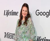 Actress Drew Barrymore has revealed her palCameron Diaz has spent years teaching her how to live her in a more environmentally-friendly way.