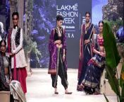 &#39;Dil Bechara&#39; fame actress Sanjana Sanghi recently turned muse for popular designer Anju Modi at Lakme Fashion Week.&#60;br/&#62;&#60;br/&#62;#sanjanasanghi #lakmefashionweek #rampwalk&#60;br/&#62;