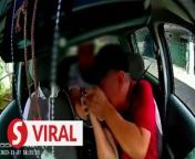 A 13-year-old boy has been arrested by police for allegedly attempting to rob an e-hailing driver in Taman Keladi, Sungai Petani, Kedah.&#60;br/&#62;&#60;br/&#62;A video of the incident, which occurred at 6.20pm on Monday (Nov 27), has gone viral.&#60;br/&#62;&#60;br/&#62;Read more at https://tinyurl.com/4wc42ee9&#60;br/&#62;&#60;br/&#62;WATCH MORE: https://thestartv.com/c/news&#60;br/&#62;SUBSCRIBE: https://cutt.ly/TheStar&#60;br/&#62;LIKE: https://fb.com/TheStarOnline