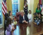 President Trump invited the press corps&#39; kids to the White House for Halloween and handed out treats in the Oval Office.