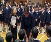 U.S. first lady Melania Trump visited an elementary school in Tokyo with Akie Abe, wife of Japanese Prime Minister Shinzo Abe, Monday morning.