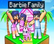 Having a BARBIE FAMILY in Minecraft! from jukebox plugin minecraft