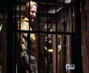 When Barry starts forgetting parts of his old life, the Reverse Flash (guest star Matt Letscher) taunts his nemesis and tells him that there will be serious repercussions for Barry and the ones he loves if he continues to live in this alternate universe. In addition to losing his memories, his powers will also start to fade. When disaster strikes, Barry must decide if he wants to continue to live in this world as Barry Allen or return to his universe as The Flash.