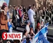 Israeli demonstrators formed a sit-in protest as they scattered rocks across the road to prevent aid trucks from entering the Gaza Strip and bringing traffic to a standstill.&#60;br/&#62;&#60;br/&#62;WATCH MORE: https://thestartv.com/c/news&#60;br/&#62;SUBSCRIBE: https://cutt.ly/TheStar&#60;br/&#62;LIKE: https://fb.com/TheStarOnline