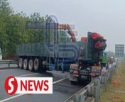 An accident involving a trailer at KM49.8 of the North-South Expressway caused a 16km standstill between Sedenak and Kulai, Johor on Friday (May 10). &#60;br/&#62;&#60;br/&#62;No injuries were reported and no other vehicles were involved. &#60;br/&#62;&#60;br/&#62;The trailer was believed to have skidded on its own.&#60;br/&#62;&#60;br/&#62;Read more at https://shorturl.at/fvFU4&#60;br/&#62;&#60;br/&#62;WATCH MORE: https://thestartv.com/c/news&#60;br/&#62;SUBSCRIBE: https://cutt.ly/TheStar&#60;br/&#62;LIKE: https://fb.com/TheStarOnline