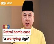 The Sultan of Perak says he believes the majority of Malaysians are rational, moderate and prioritise harmonious relationships and peace. &#60;br/&#62;&#60;br/&#62;Read More:&#60;br/&#62;https://www.freemalaysiatoday.com/category/nation/2024/03/29/sultan-nazrin-concerned-about-racial-tensions/&#60;br/&#62;&#60;br/&#62;Laporan Lanjut:&#60;br/&#62;https://www.freemalaysiatoday.com/category/bahasa/tempatan/2024/03/29/kenyataan-tular-salah-petik-titah-pejabat-sultan-perak-lapor-polis/&#60;br/&#62;&#60;br/&#62;Free Malaysia Today is an independent, bi-lingual news portal with a focus on Malaysian current affairs.&#60;br/&#62;&#60;br/&#62;Subscribe to our channel - http://bit.ly/2Qo08ry&#60;br/&#62;------------------------------------------------------------------------------------------------------------------------------------------------------&#60;br/&#62;Check us out at https://www.freemalaysiatoday.com&#60;br/&#62;Follow FMT on Facebook: https://bit.ly/49JJoo5&#60;br/&#62;Follow FMT on Dailymotion: https://bit.ly/2WGITHM&#60;br/&#62;Follow FMT on X: https://bit.ly/48zARSW &#60;br/&#62;Follow FMT on Instagram: https://bit.ly/48Cq76h&#60;br/&#62;Follow FMT on TikTok : https://bit.ly/3uKuQFp&#60;br/&#62;Follow FMT Berita on TikTok: https://bit.ly/48vpnQG &#60;br/&#62;Follow FMT Telegram - https://bit.ly/42VyzMX&#60;br/&#62;Follow FMT LinkedIn - https://bit.ly/42YytEb&#60;br/&#62;Follow FMT Lifestyle on Instagram: https://bit.ly/42WrsUj&#60;br/&#62;Follow FMT on WhatsApp: https://bit.ly/49GMbxW &#60;br/&#62;------------------------------------------------------------------------------------------------------------------------------------------------------&#60;br/&#62;Download FMT News App:&#60;br/&#62;Google Play – http://bit.ly/2YSuV46&#60;br/&#62;App Store – https://apple.co/2HNH7gZ&#60;br/&#62;Huawei AppGallery - https://bit.ly/2D2OpNP&#60;br/&#62;&#60;br/&#62;#FMTNews #SultanNazrinShah #KKMart #Socks