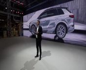 The Audi Q6 e-tron is the first production model on the Premium Platform Electric (PPE), marking the next step in the company&#39;s transformation into a provider of premium electric mobility. With its characteristics, the electric SUV stands for Vorsprung durch Technik. The model is defined not only by impressive driving and charging performance, but also by increased efficiency and long range. The Audi Q6 e-tron1 embodies typical Audi SUV styling with a further refined e-tron design language. The new design philosophy in the interior and pioneering technologies debuting in the new model, begin the next chapter in electric mobility for the Four Rings and make Vorsprung durch Technik a tangible experience every day. With the Q6 e-tron range, e-mobility is coming from the Ingolstadt plant for the first time. The Audi Q6 e-tron quattro1 and SQ6 e-tron2 will be available to order from March 2024 at a price of 74.700 and 93.800 euros and will be delivered to customers in the third quarter of 2024.
